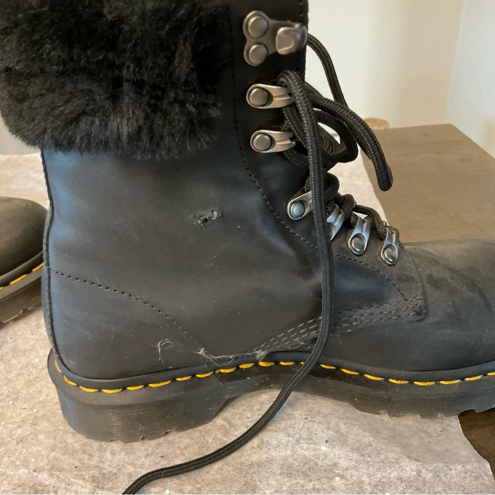 DR. MARTENS Serena Black Faux Fur Lined Combat Boots Black Women's Size 8 - Picture 8 of 16